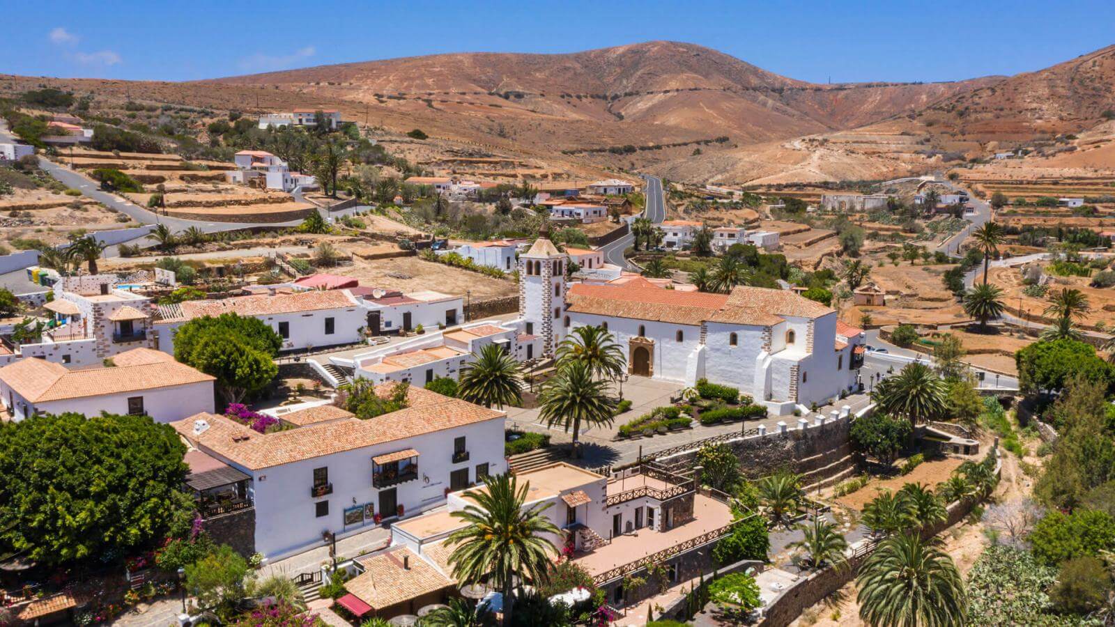 Casco histórico y paisaje rural de Betancuria en Fuerteventura