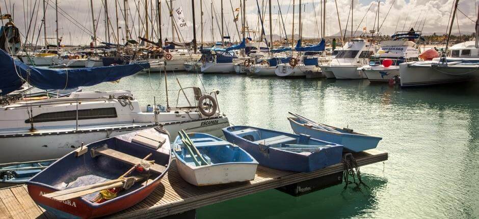 Przystań Corralejo Mariny i przystanie na Fuerteventurze